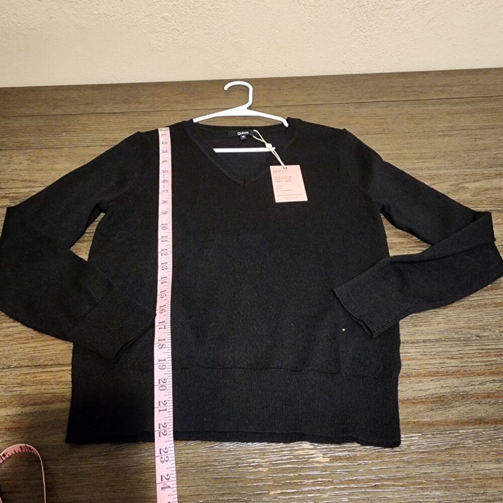 Quince Australian Merino Wool V-Neck Sweater NWT Black Small - Picture 2 of 6